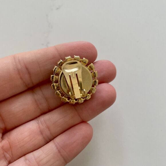 Vintage Emerald Clip On Earrings - Picture 4 of 9